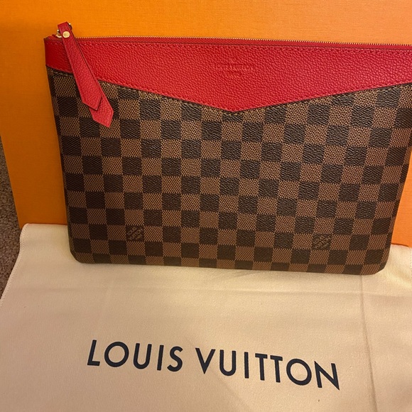 Louis Vuitton Handbags - LV DAILY POUCH